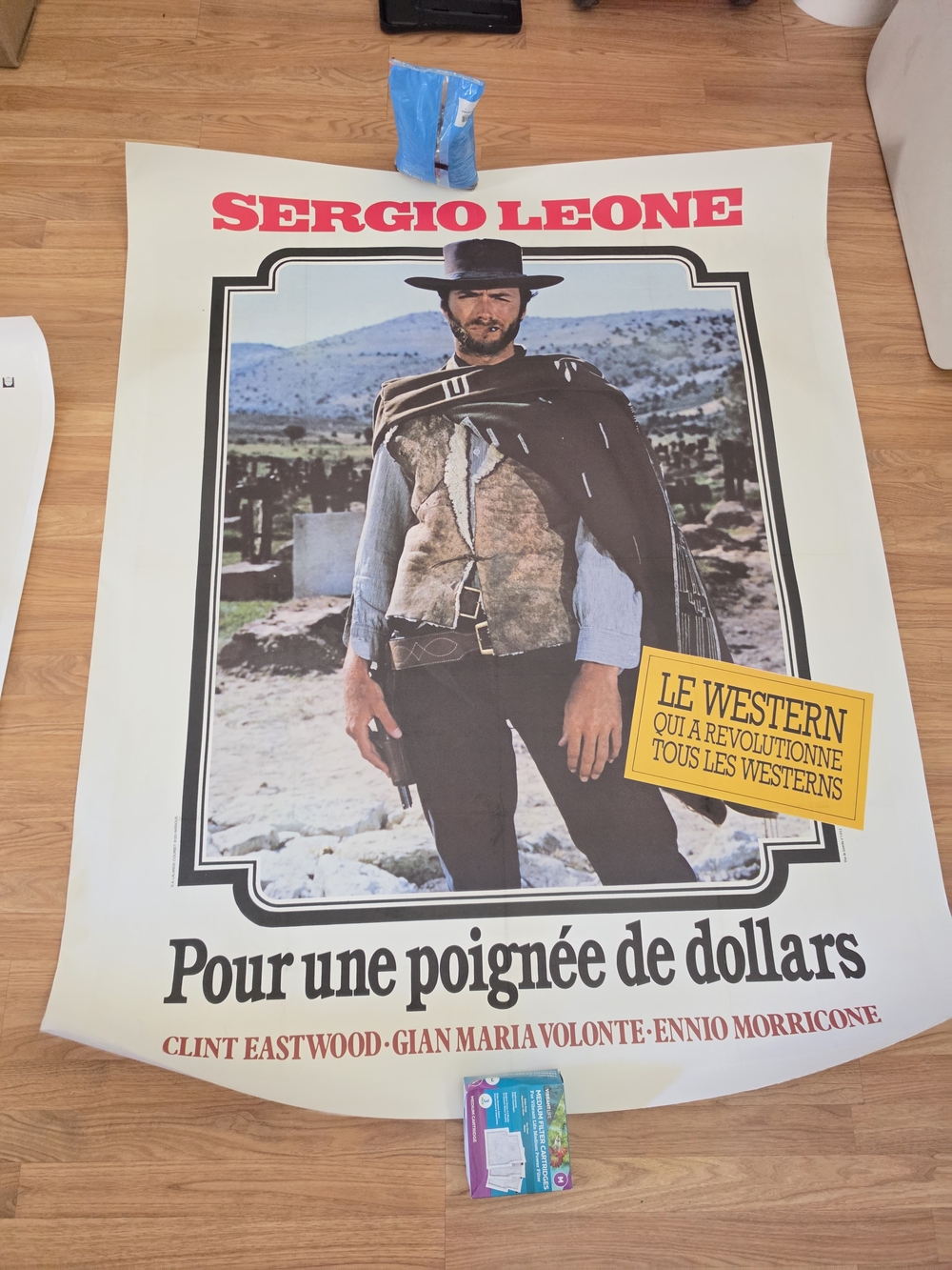 "Pour une poignée de dollars" Vintage Movie Poster - Cream/Red OFFSET LITHOGRAPH